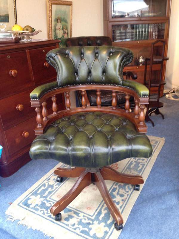 Mobilier classique anglais Biéville-en-Auge